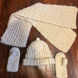 Ann Taylor 100% Lambswool Matching Scarf, Hat, and Mittens Set.